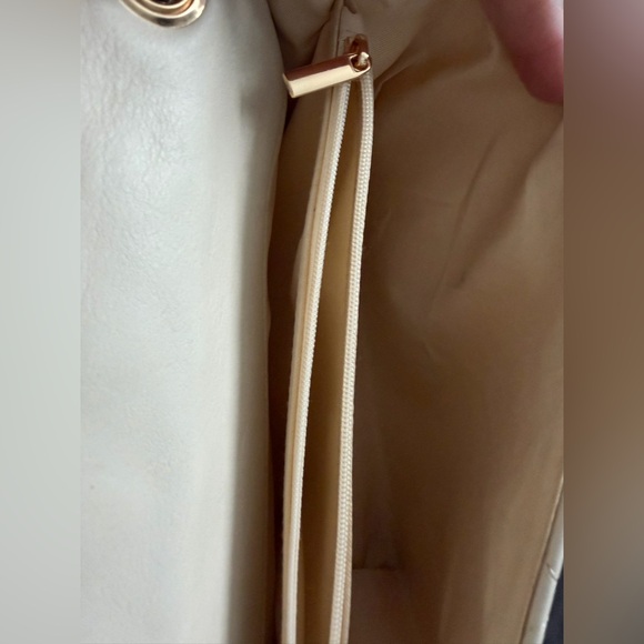 Cream Quilted Shoulder Bag - Picture 5 of 6